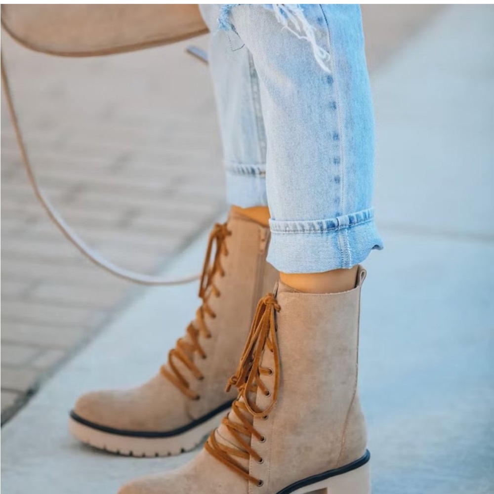 Vici Boots Size 9 Lace Up Heeled Womens Danny Tan Beige Neutral Casual Used